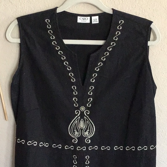 CATO black & cream sleeveless top with back tie detail. See measurements - Picture 2 of 4